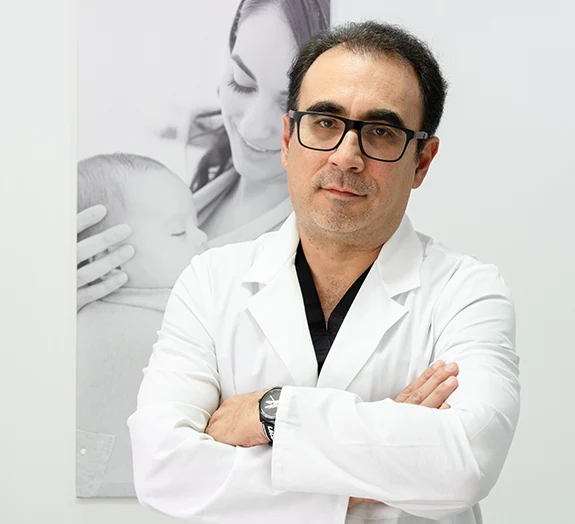 Retrato del Dr. Johan Figueiredo, Director Médico de FERTYS