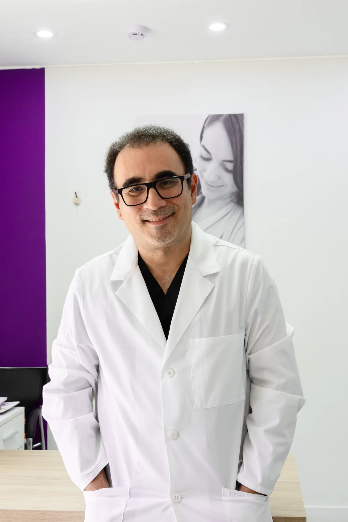 Dr. Johan Figueiredo en las instalaciones de FERTYS